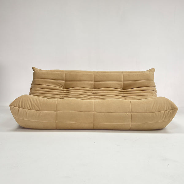 Modernes 3-Sitzer-Relaxsofa aus Cord – Skulpturales Design und elegante Textur