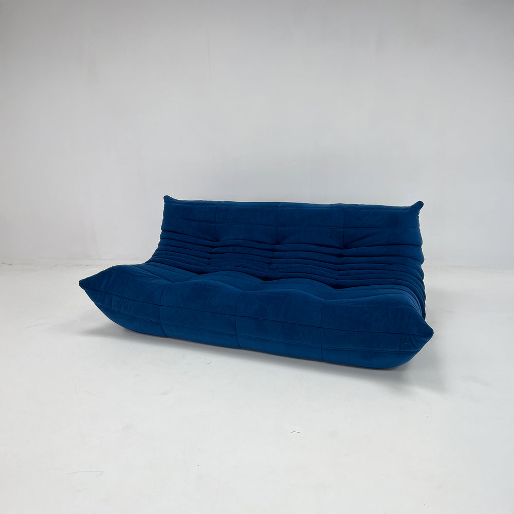 Modernes 3-Sitzer-Relaxsofa aus luxuriösem Stoff – Skulpturales Design und außergewöhnlicher Komfort