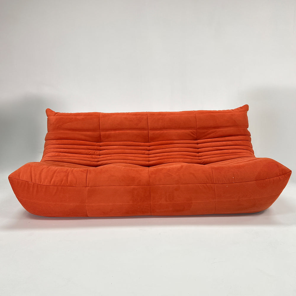 Modernes 3-Sitzer-Relaxsofa aus Cord – Skulpturales Design und elegante Textur