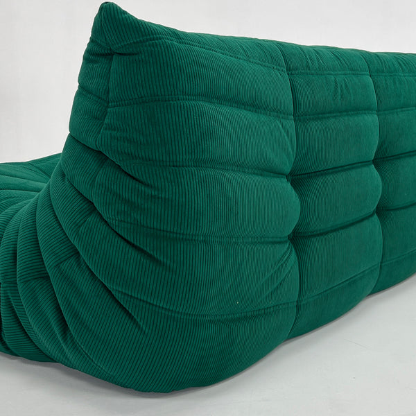 Modernes 3-Sitzer-Relaxsofa aus Cord – Skulpturales Design und elegante Textur