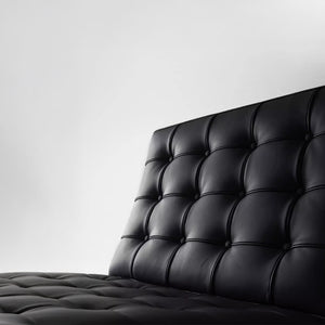 Fauteuil Lounge & Repose-Pieds – Cuir Véritable Noir et Structure Chromée Sculpturale